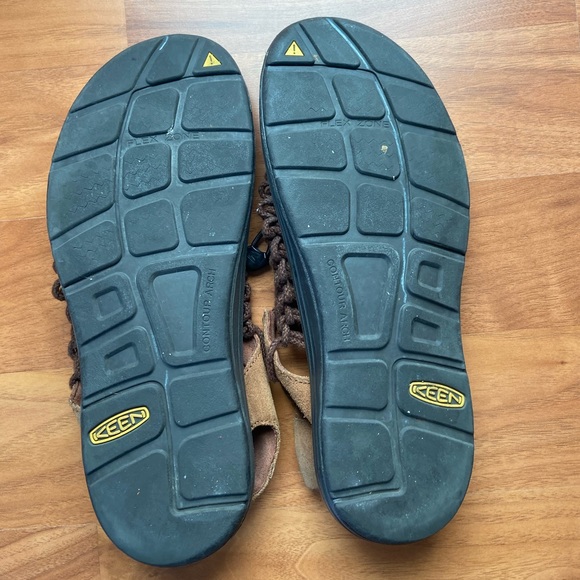 Keen Footwear Sandals in Men’s size 11 Anatomical Footbed - Picture 3 of 4